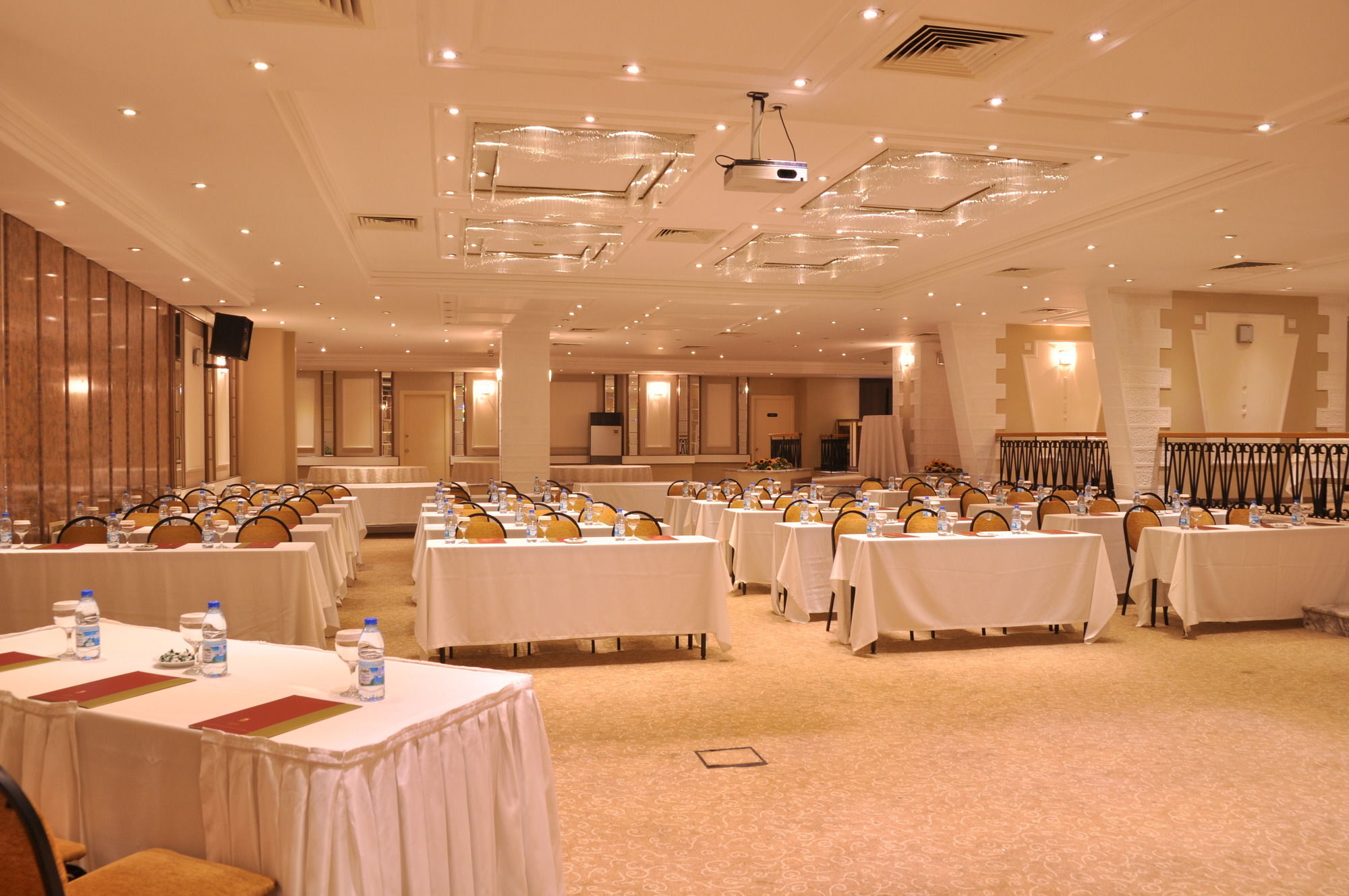 Altinel Ankara Hotel & Convention Center Exteriör bild
