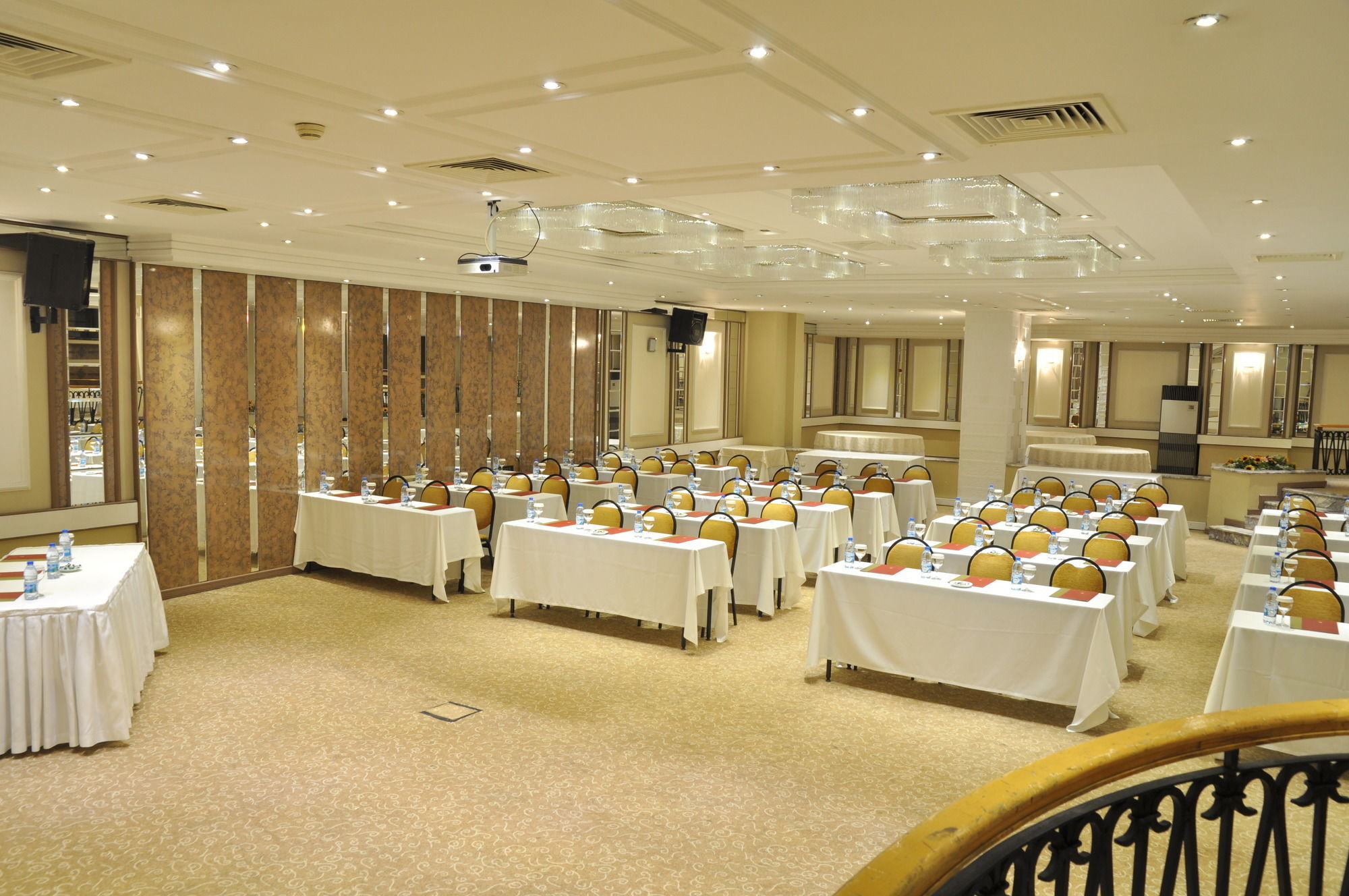 Altinel Ankara Hotel & Convention Center Exteriör bild